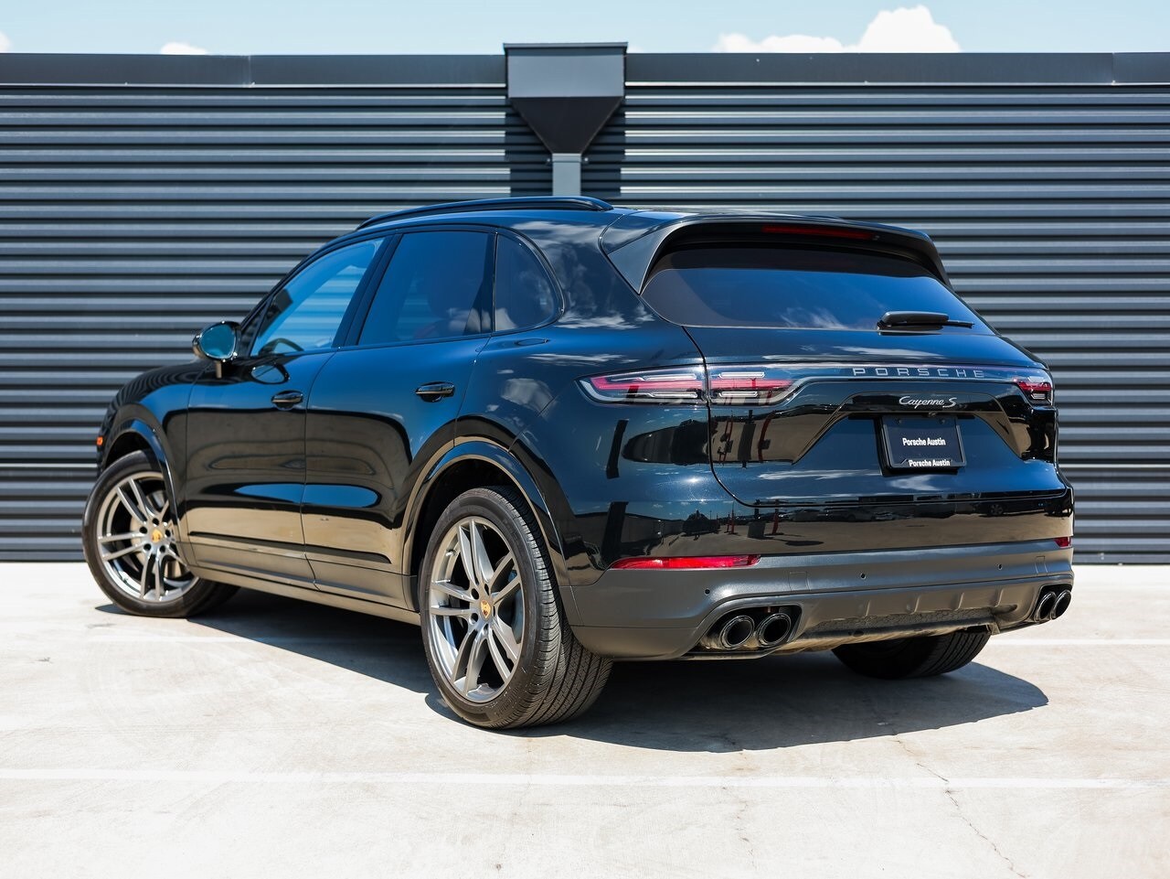2023 Porsche Cayenne S Platinum Edition photo 3