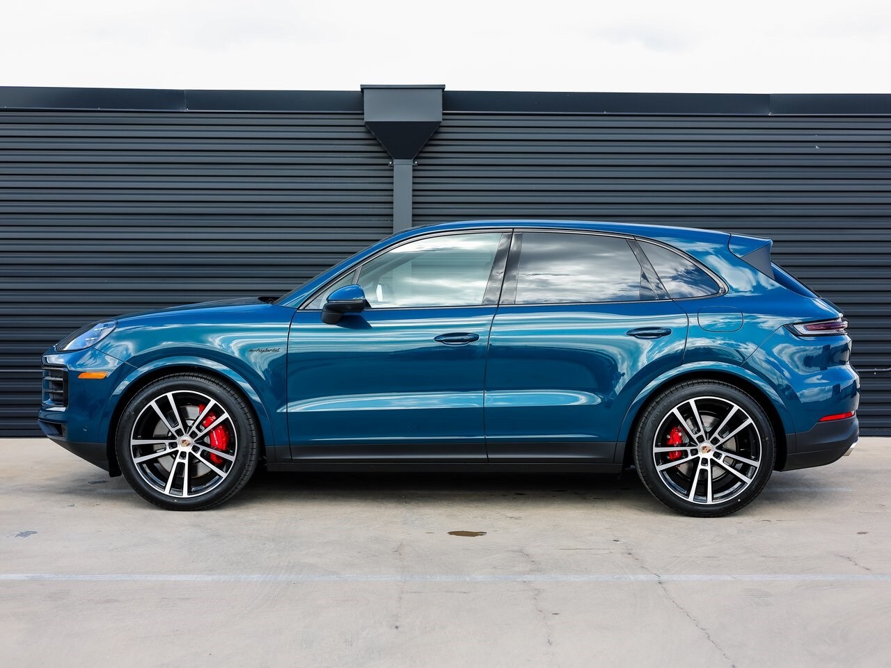 2026 Porsche Cayenne E-Hybrid S photo 2