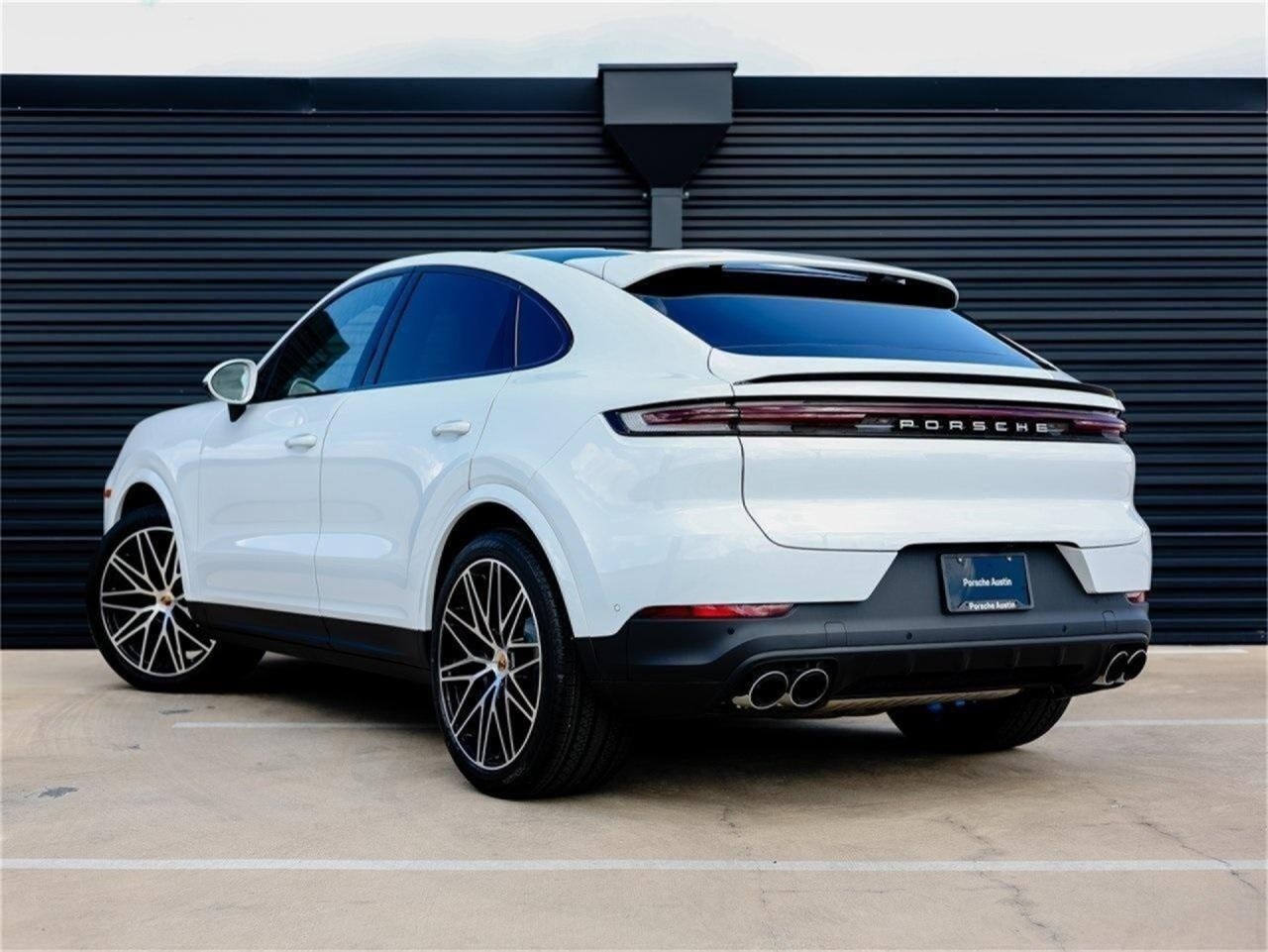 2025 Porsche Cayenne Coupe photo 3