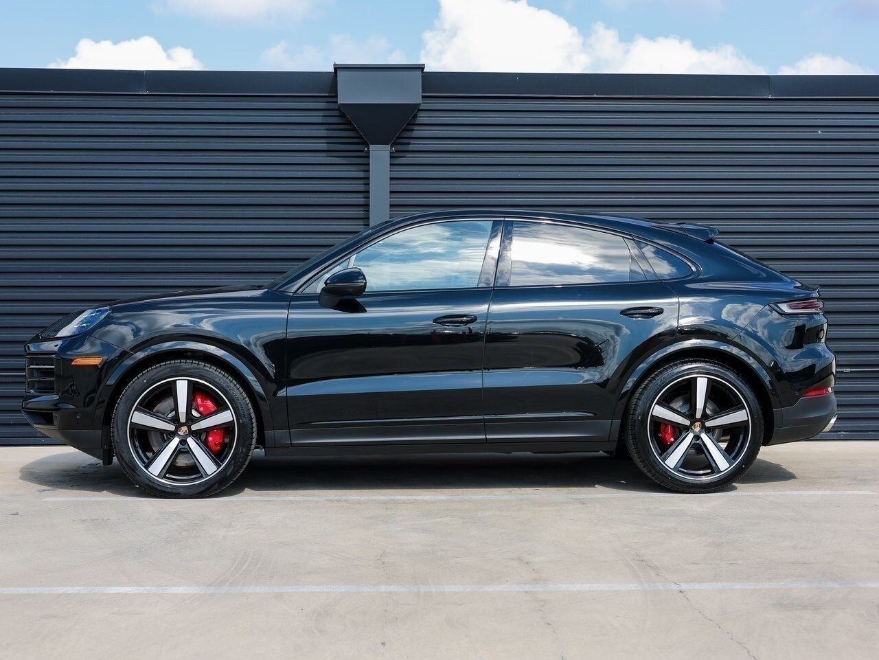 2025 Porsche Cayenne Coupe S photo 2