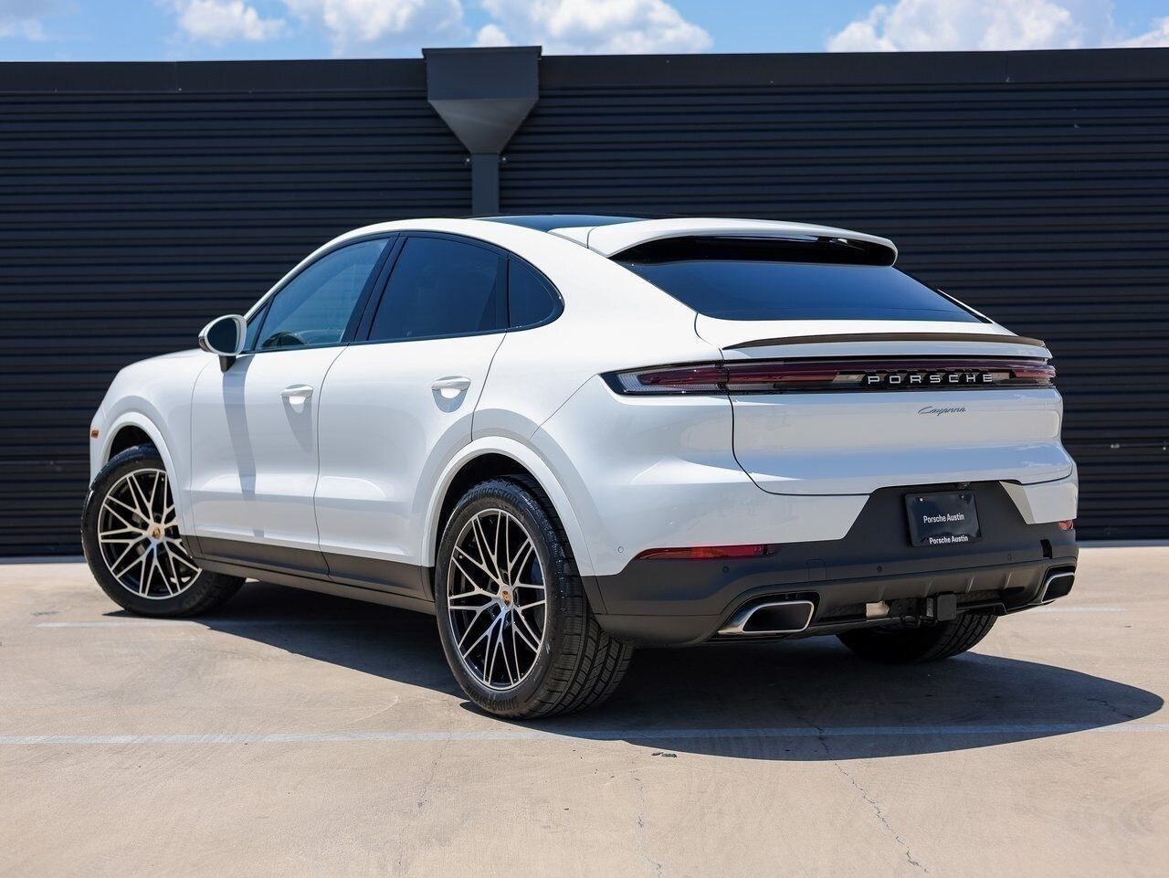 2025 Porsche Cayenne Coupe photo 3