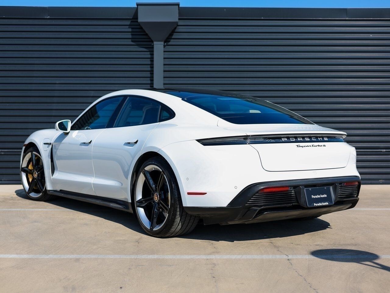 2020 Porsche Taycan Turbo S photo 3