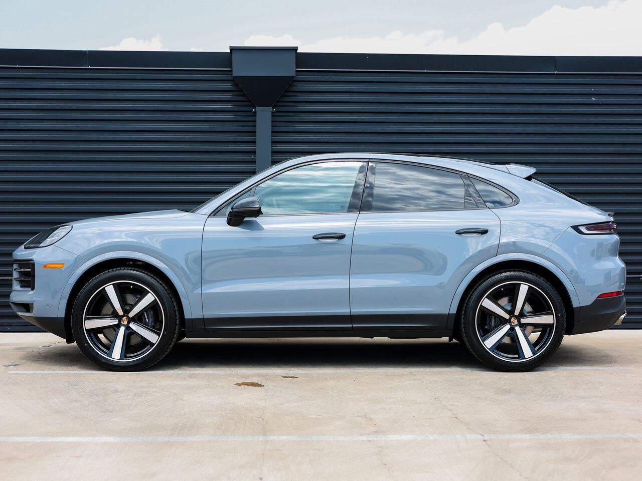 2026 Porsche Cayenne Coupe photo 2