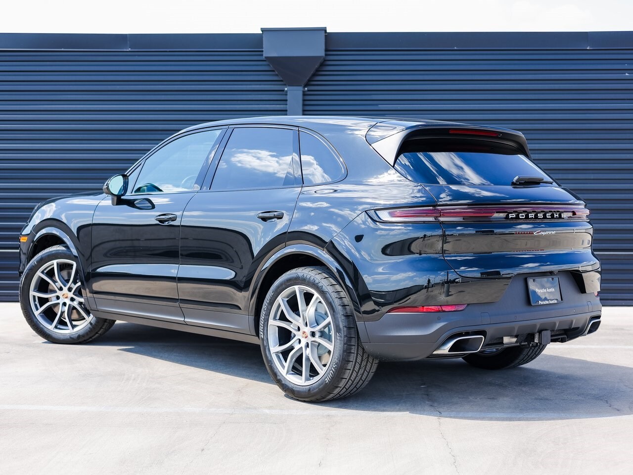 2026 Porsche Cayenne photo 2