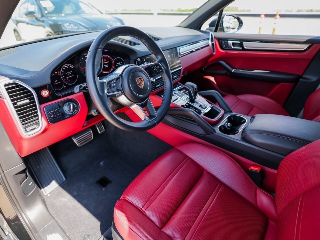 2023 Porsche Cayenne S Platinum Edition photo 4