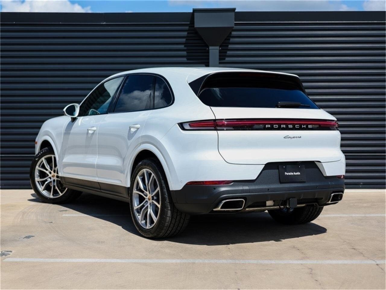 2025 Porsche Cayenne photo 3
