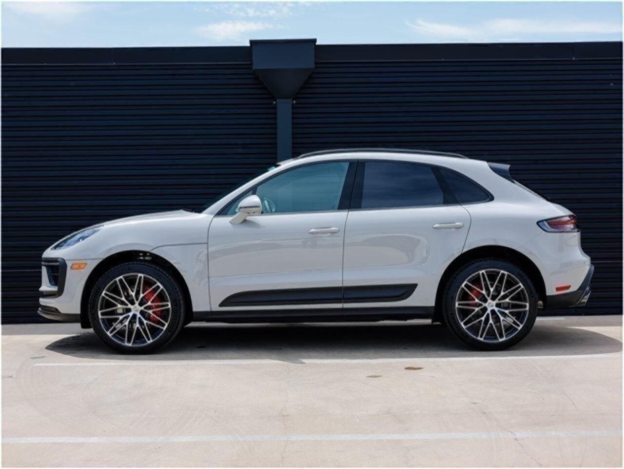 2025 Porsche Macan S photo 2
