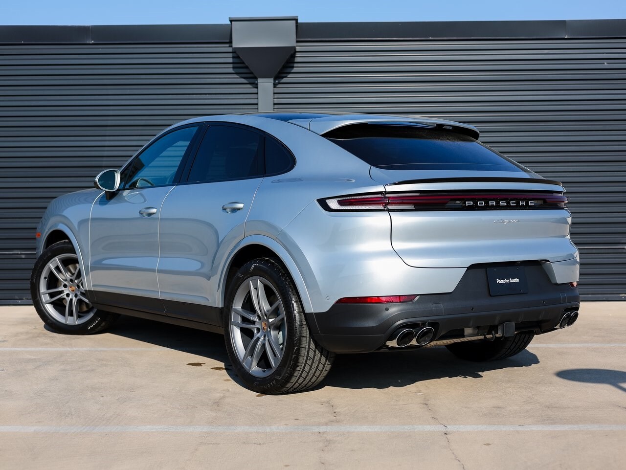 2025 Porsche Cayenne Coupe photo 2