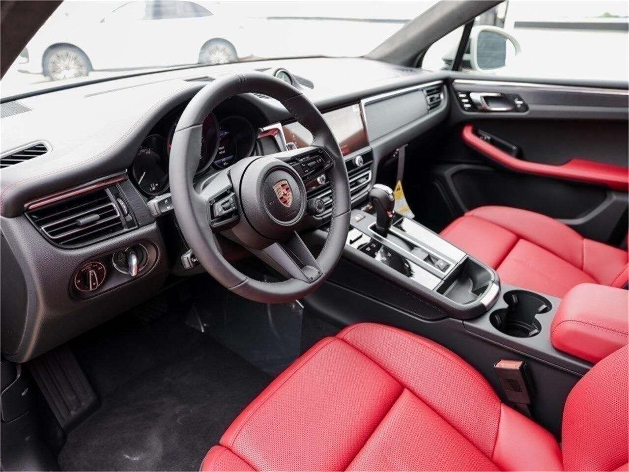 2025 Porsche Macan GTS photo 2
