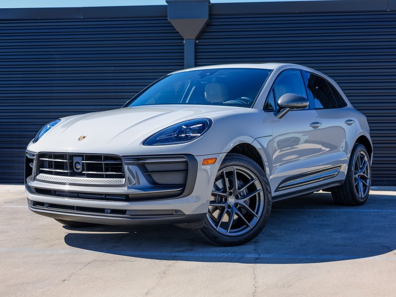 2025 Porsche Macan T