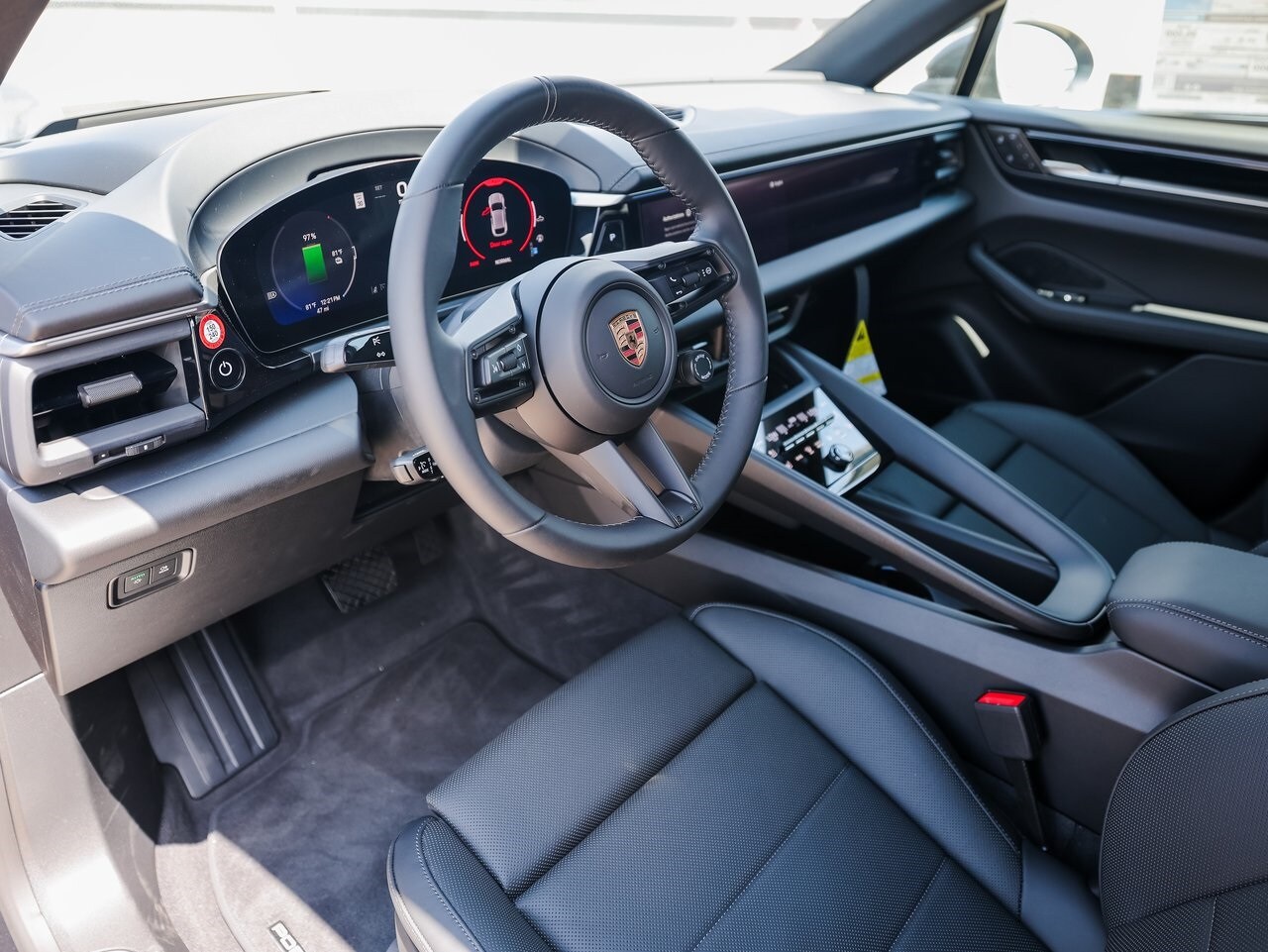 2025 Porsche Macan Electric photo 4