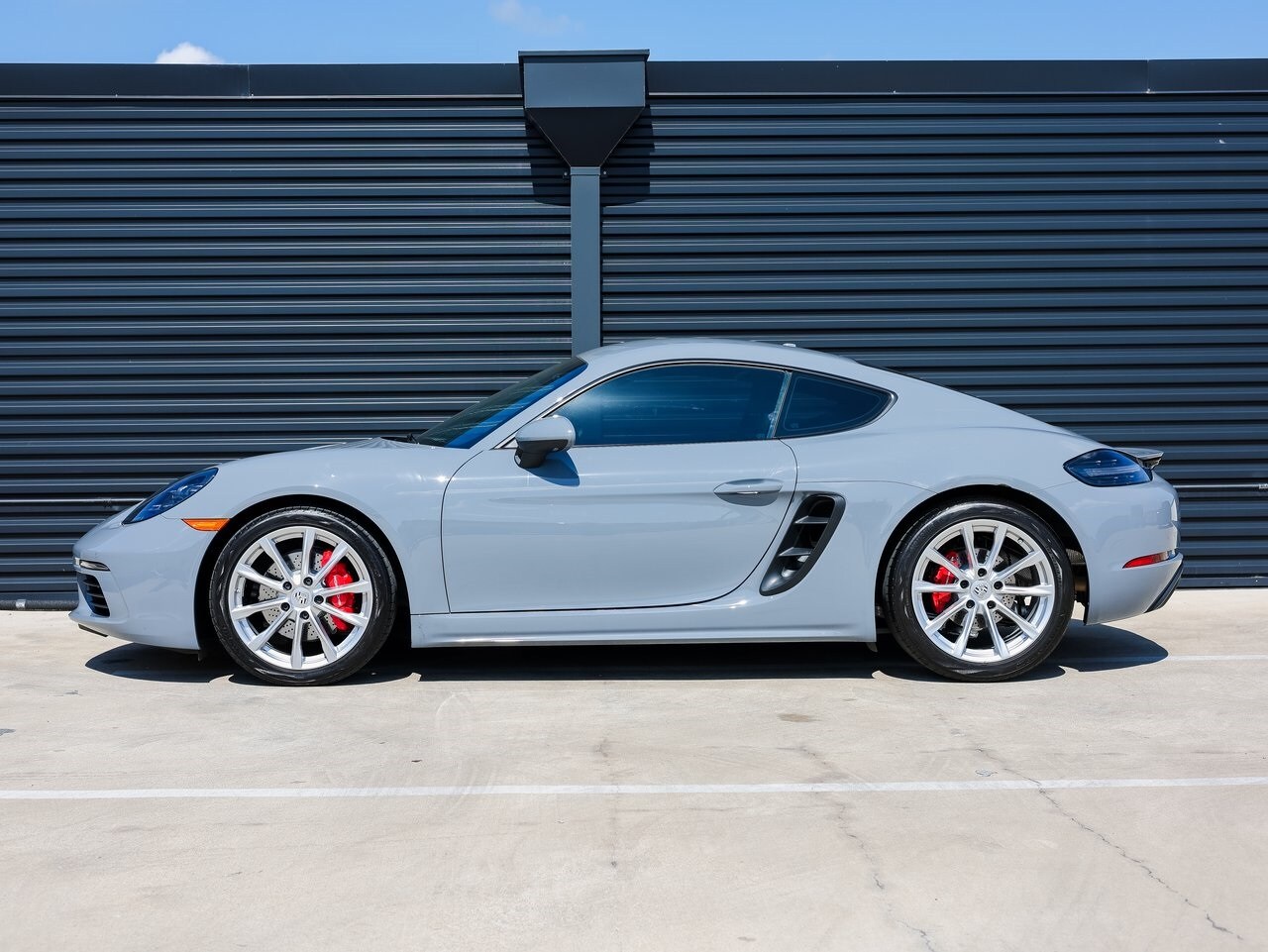2024 Porsche Cayman S photo 2
