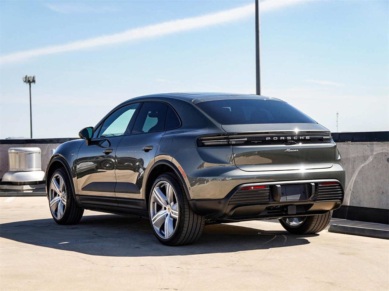 2025 Porsche Macan Electric photo 3