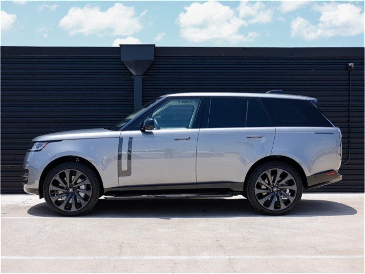 2023 Land Rover Range Rover SE photo 2