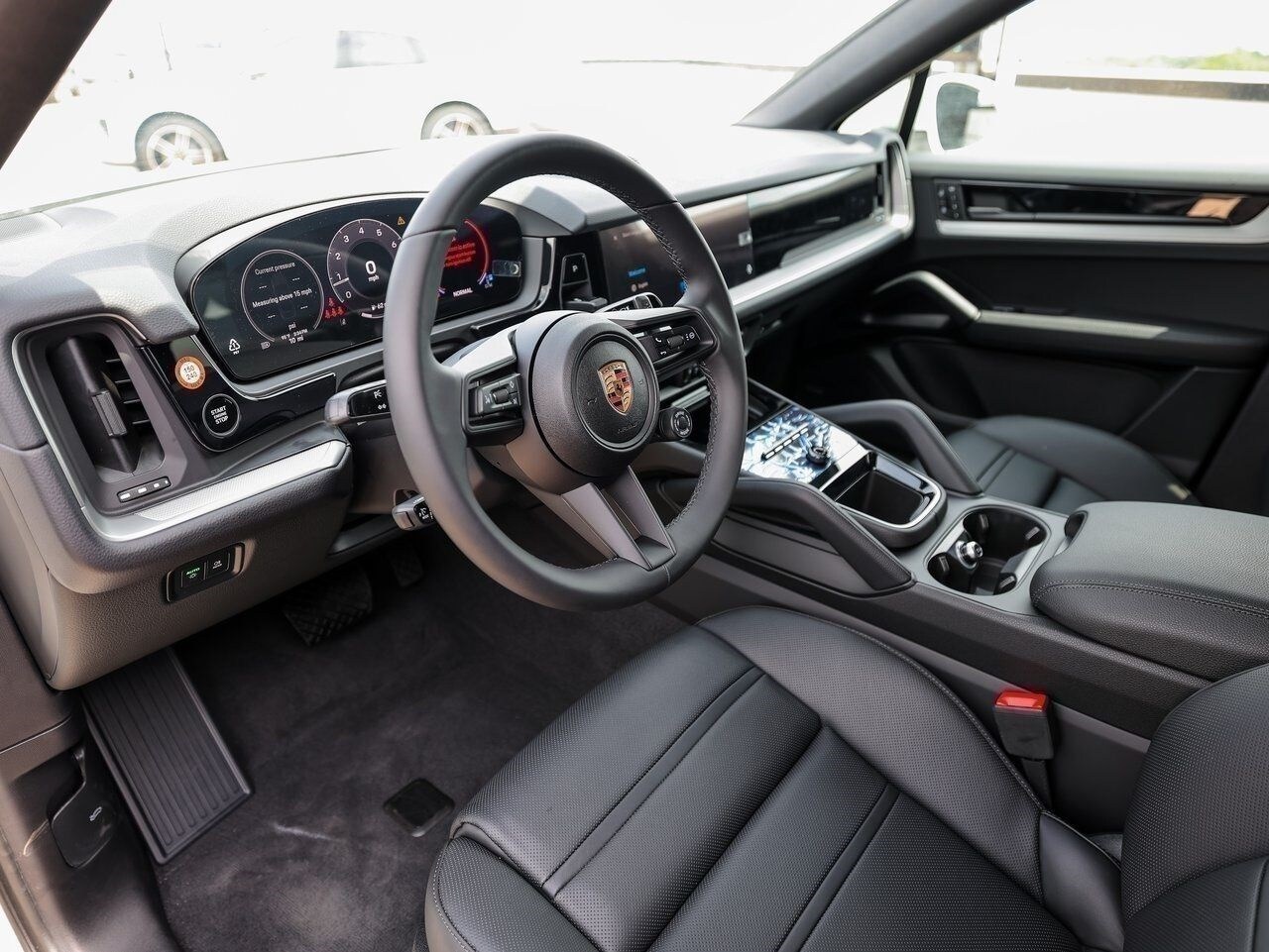 2025 Porsche Cayenne Coupe photo 3