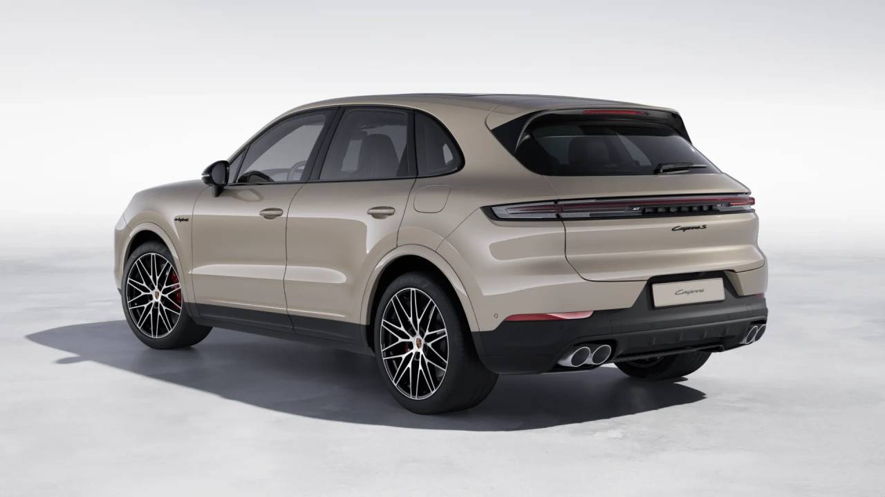 2026 Porsche Cayenne S E-Hybrid photo 3