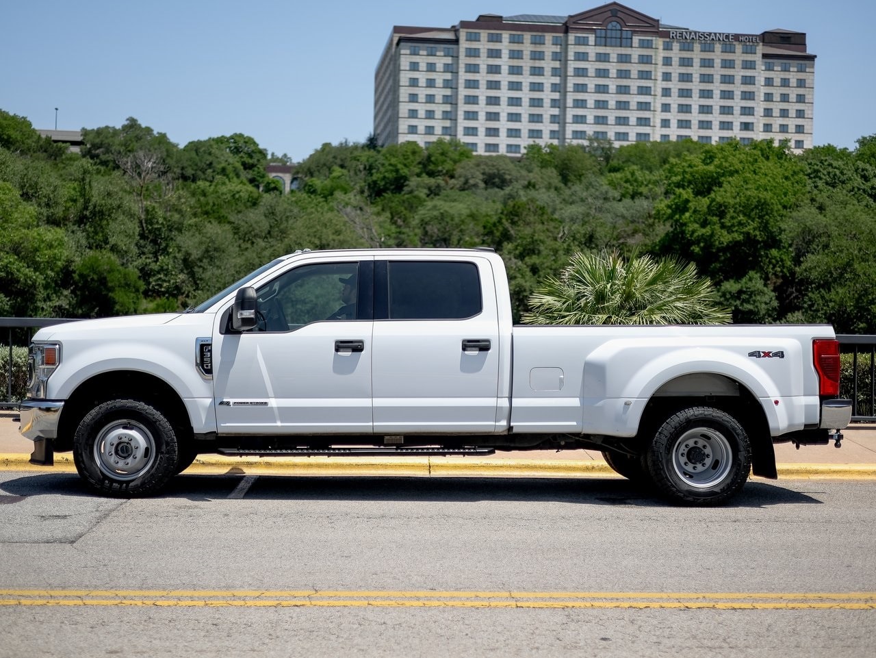 Used 2022 Ford F-350 Super Duty XLT with VIN 1FT8W3DT4NEE58691 for sale in Austin, TX