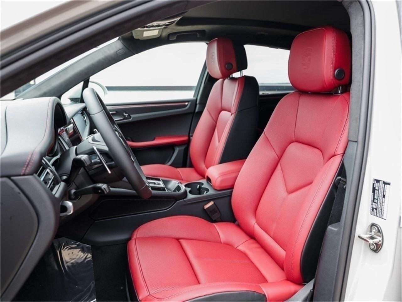 2025 Porsche Macan GTS photo 3