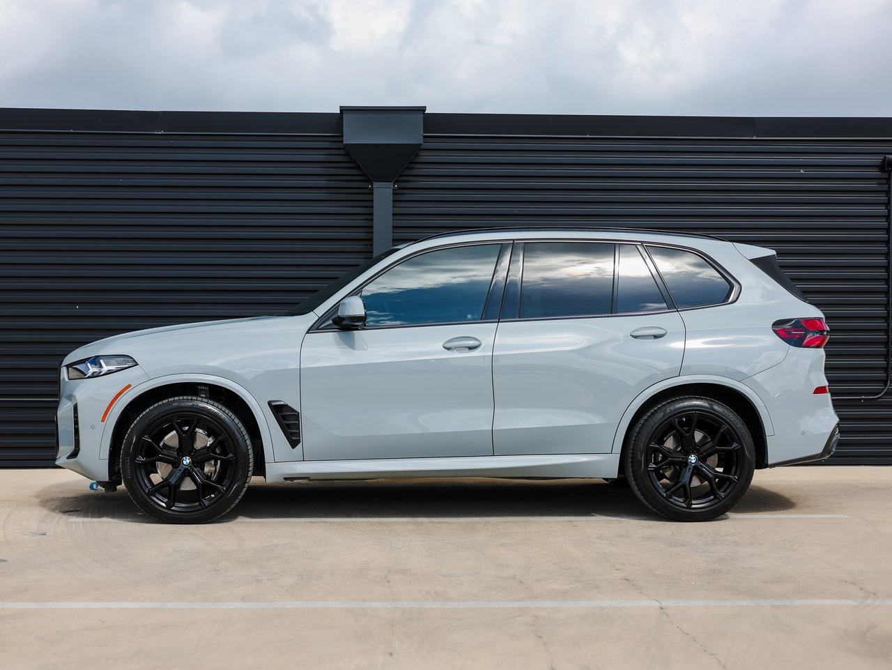 Used 2024 BMW X5 40i with VIN 5UX13EU05R9S43894 for sale in Austin, TX