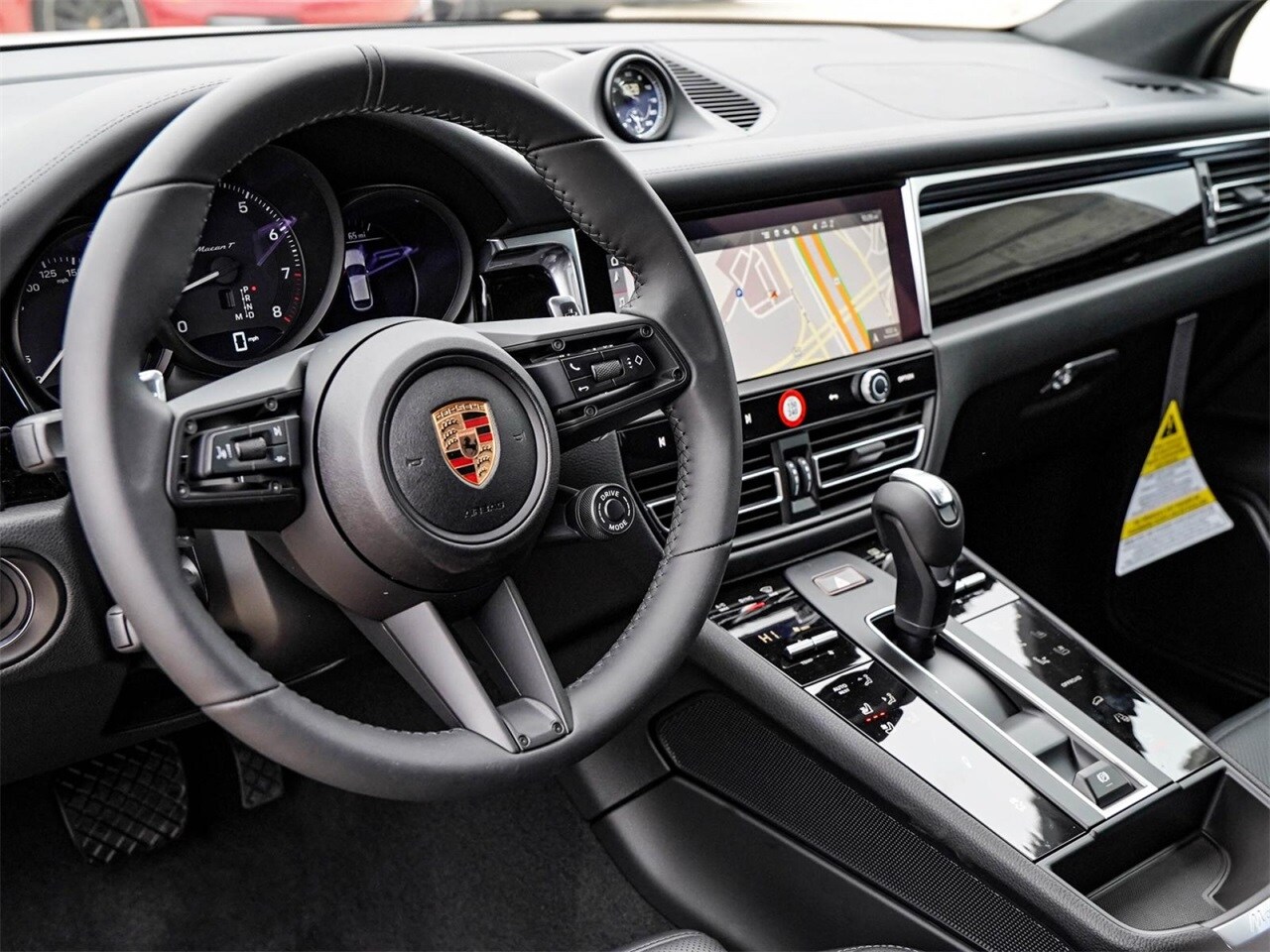 2025 Porsche Macan T photo 3
