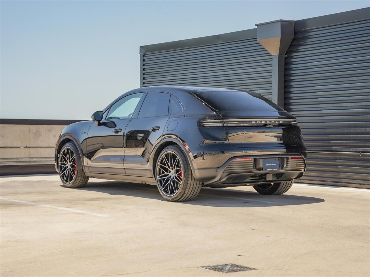 2025 Porsche Macan Electric photo 3