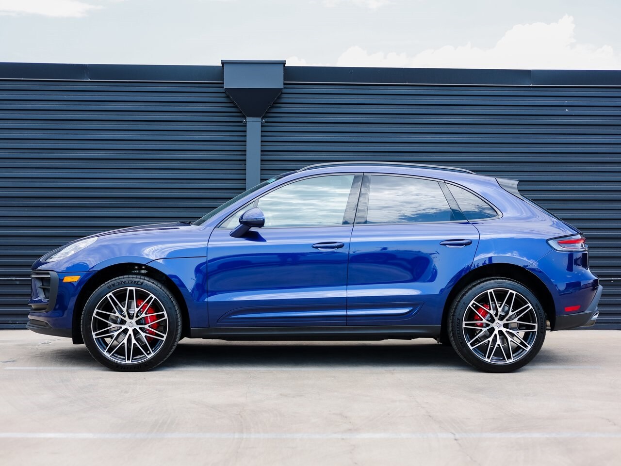 2026 Porsche Macan S photo 2