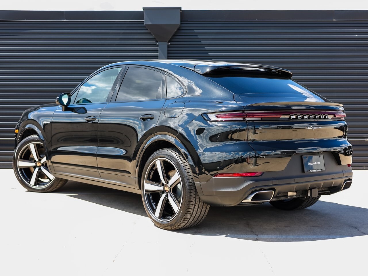 2025 Porsche Cayenne E-Hybrid Coupe photo 3