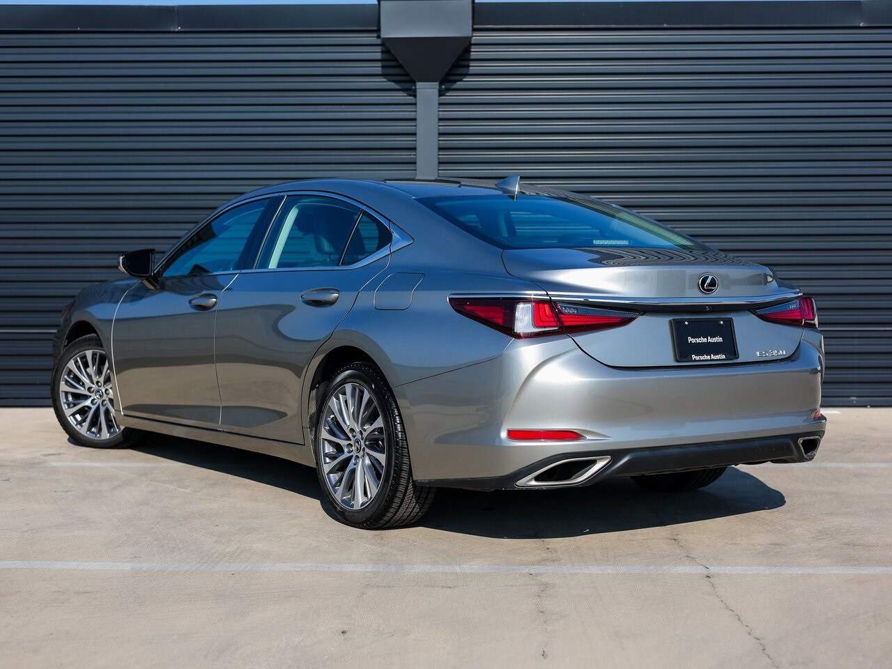 2021 Lexus ES 350 photo 3