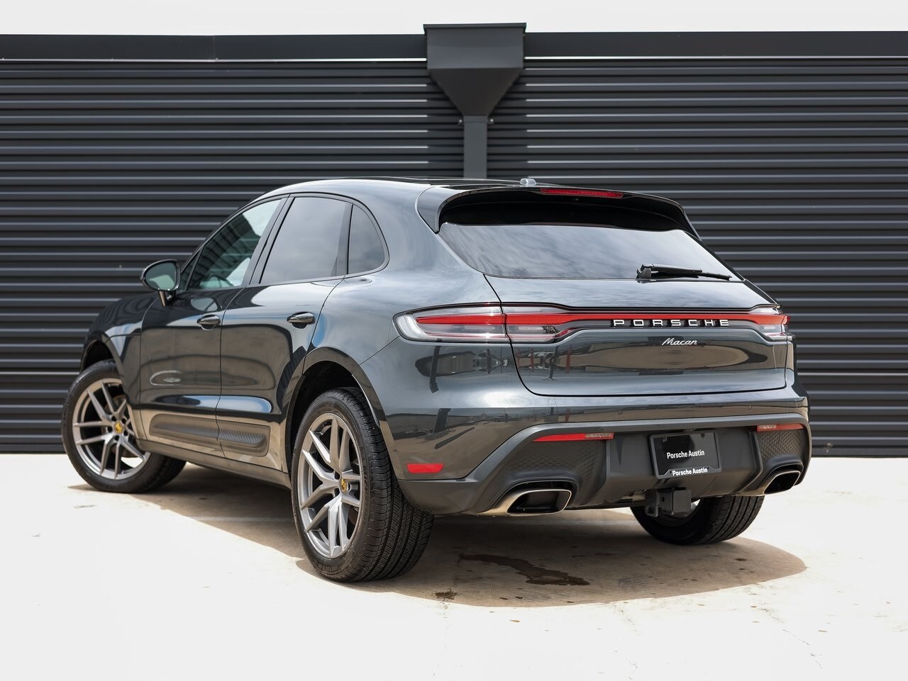 2025 Porsche Macan T photo 3