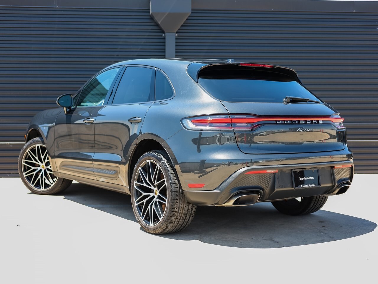 2024 Porsche Macan T photo 3
