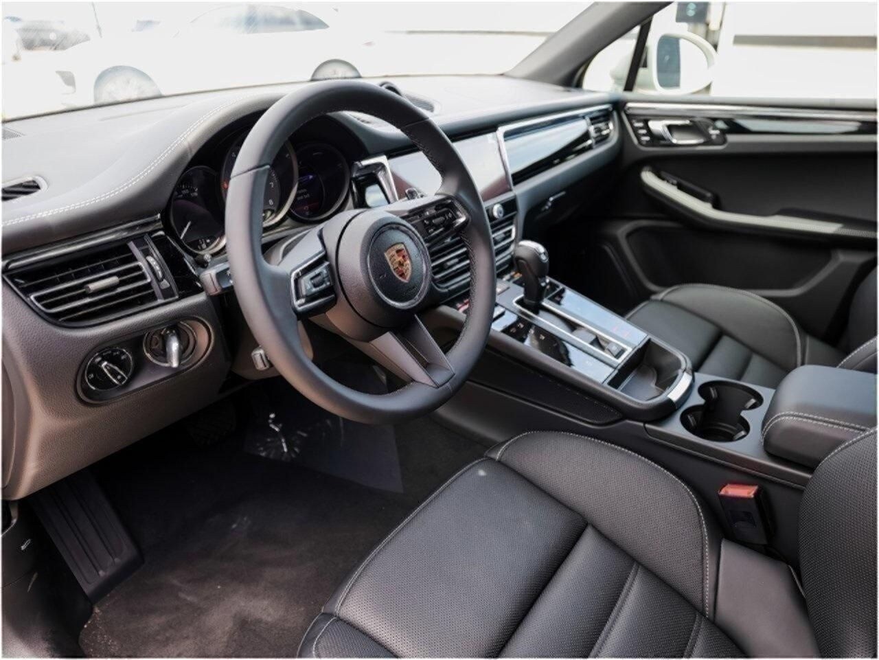 2025 Porsche Macan S photo 4