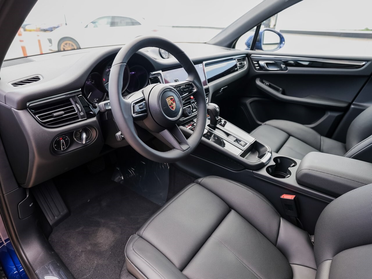 2026 Porsche Macan S photo 4