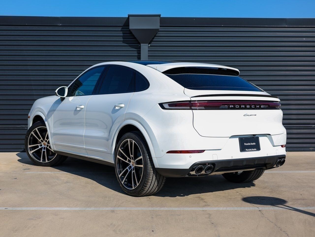 2025 Porsche Cayenne Coupe photo 3