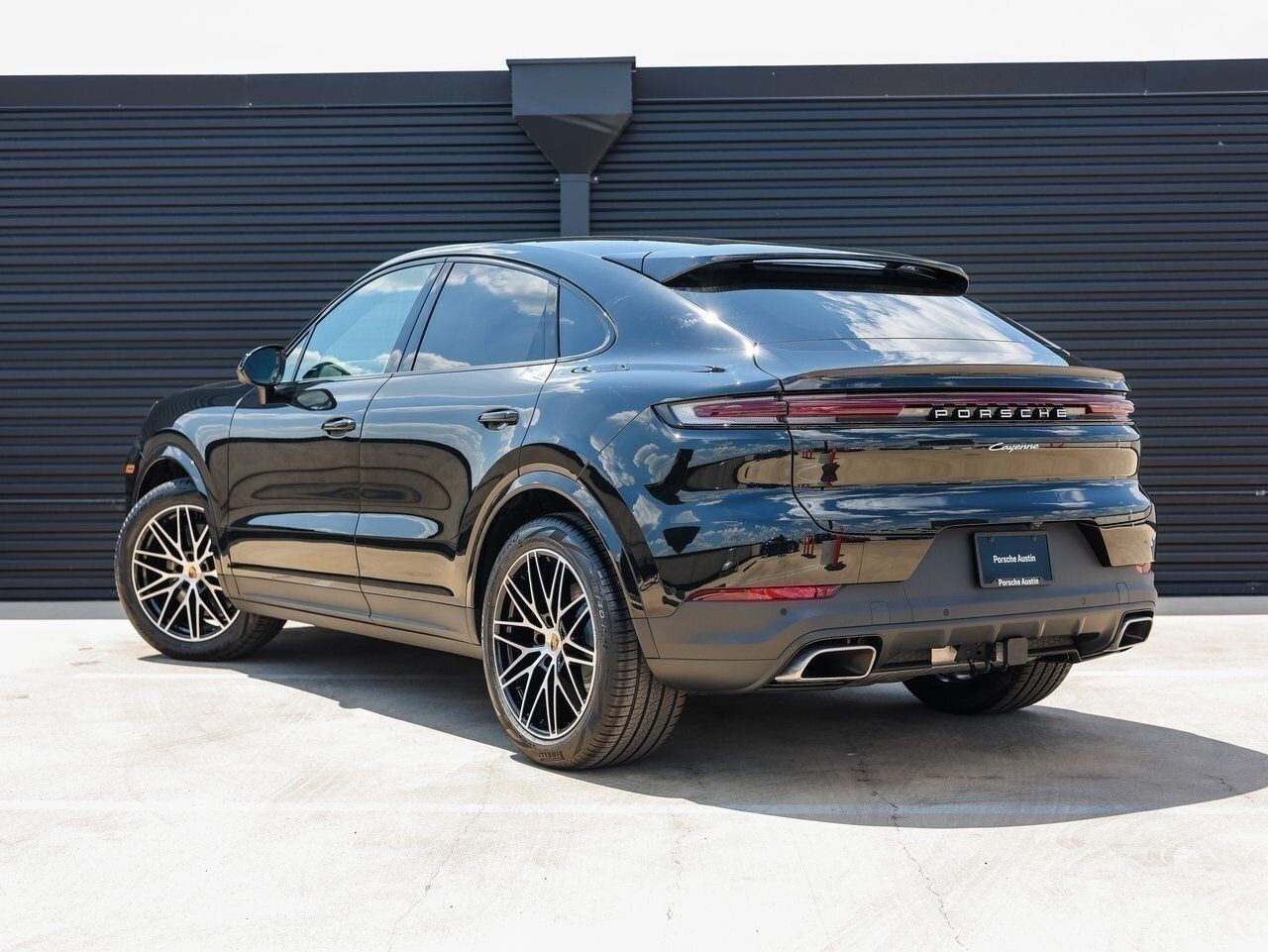 2025 Porsche Cayenne Coupe photo 3