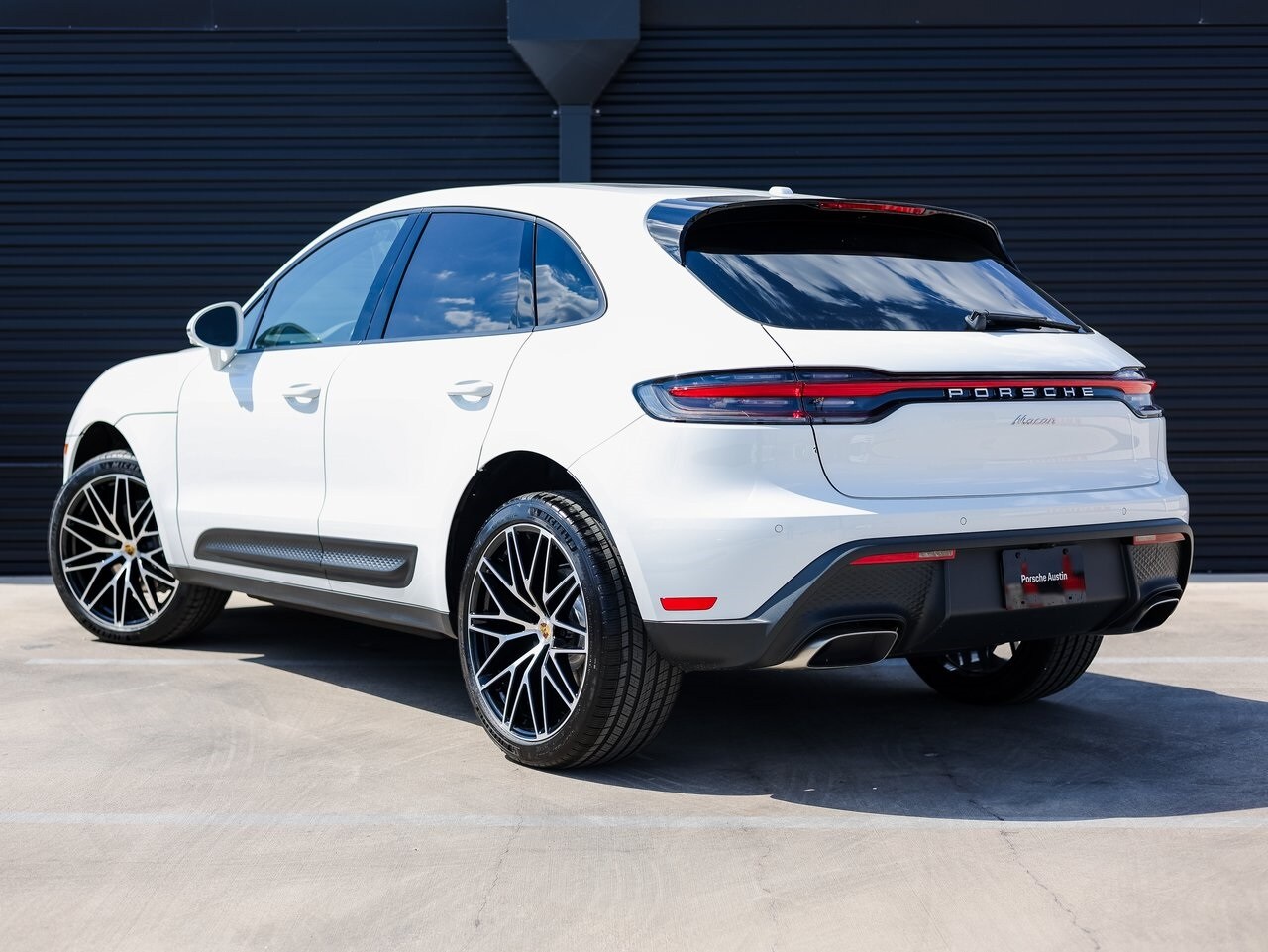2026 Porsche Macan T photo 3