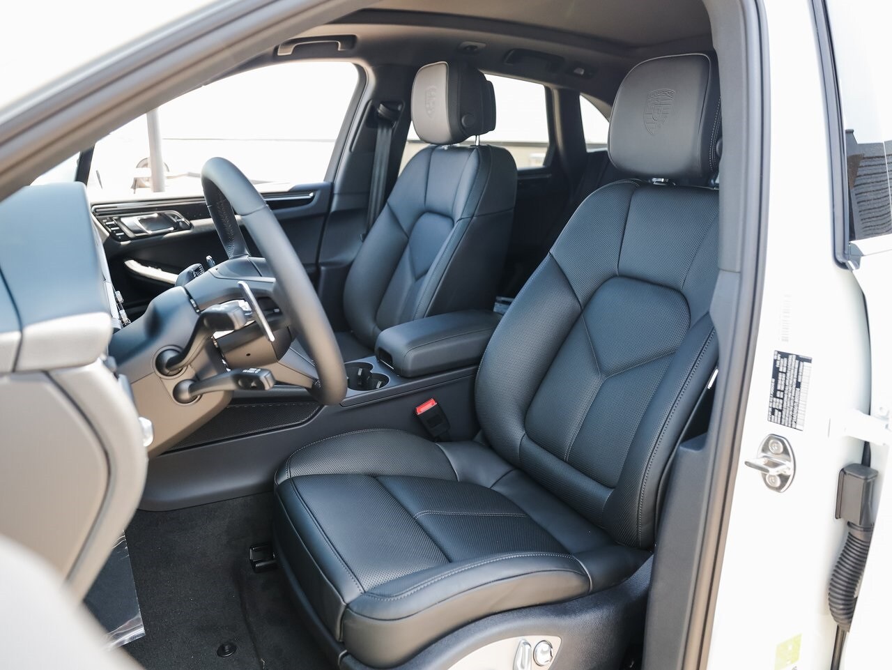 2026 Porsche Macan T photo 4