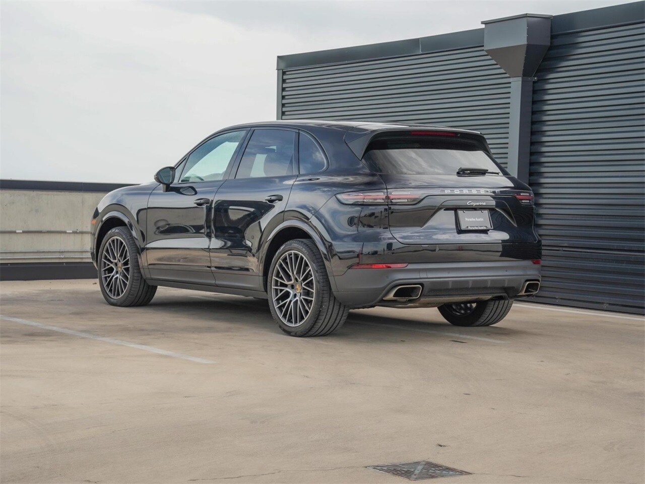 2022 Porsche Cayenne Platinum Edition photo 3