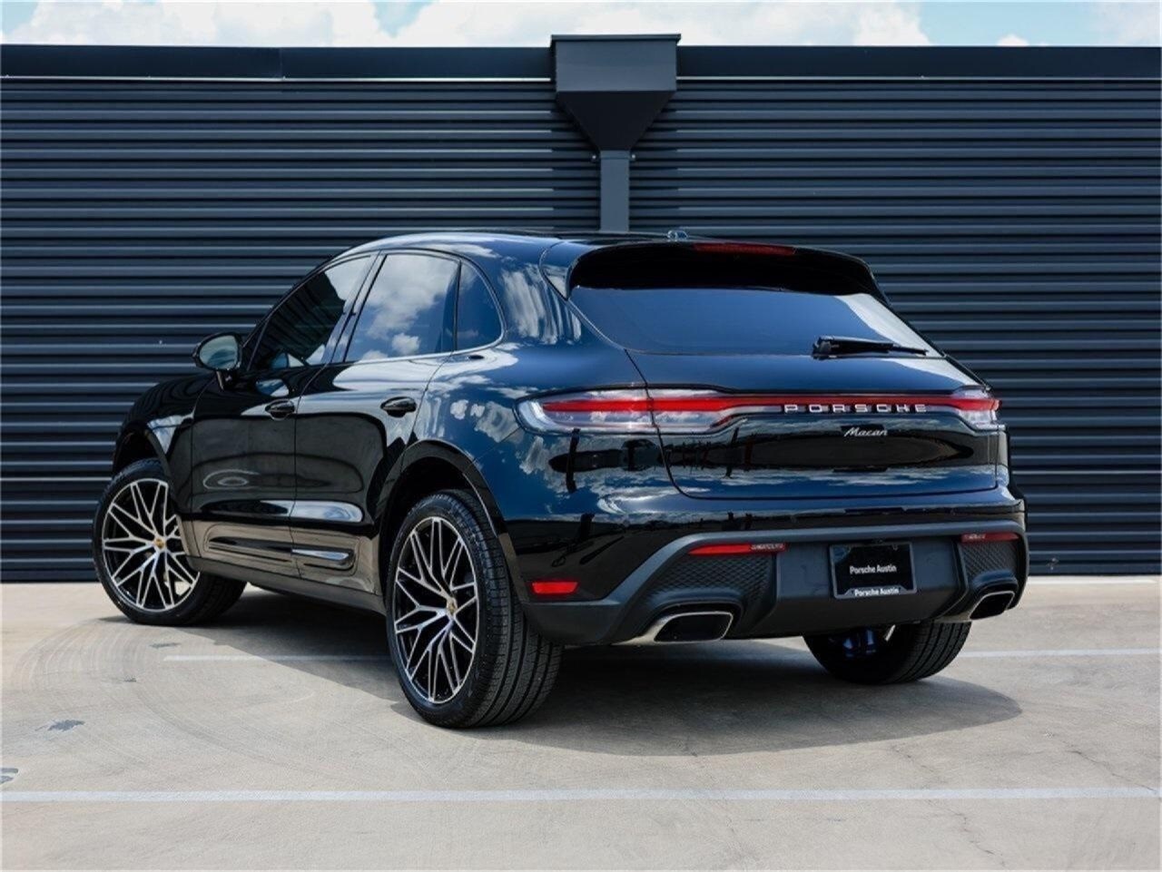 2025 Porsche Macan T photo 3