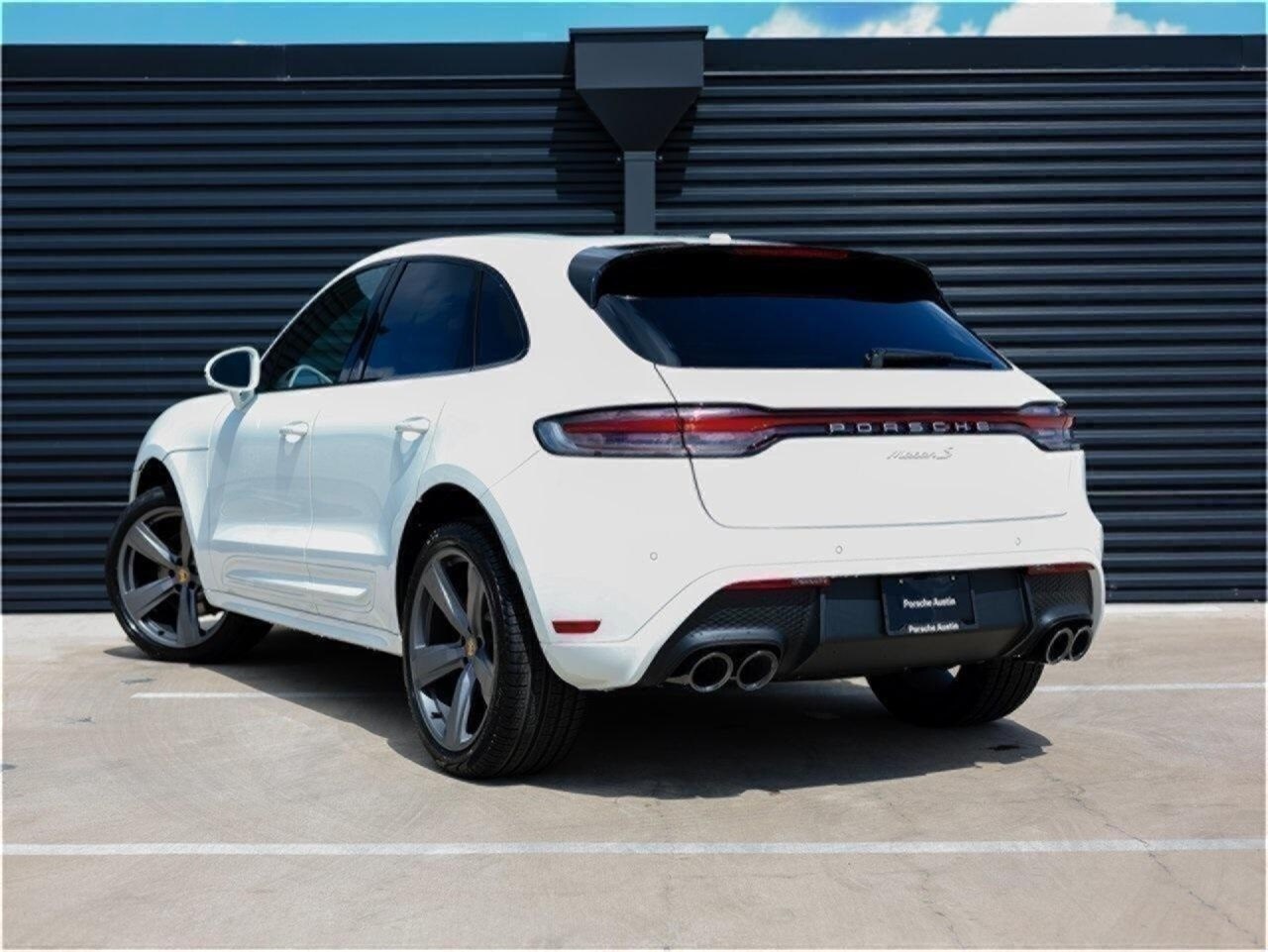 2025 Porsche Macan S photo 3