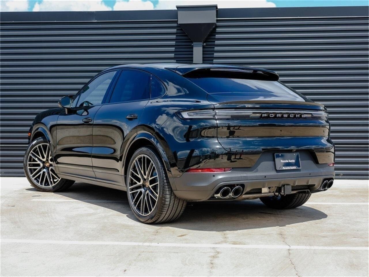 2025 Porsche Cayenne Coupe photo 3