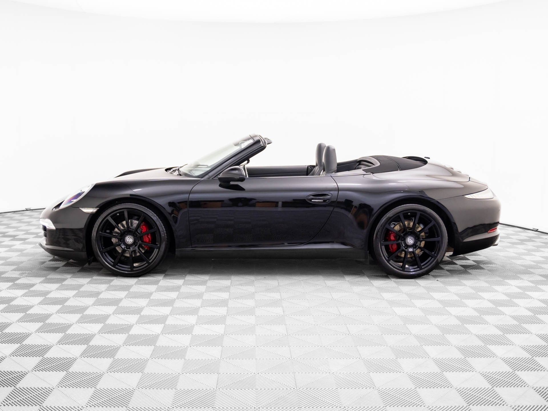 2013 Porsche 911 Cabriolet photo 2