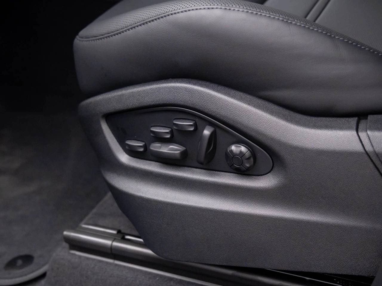 2025 Porsche Cayenne Coup Turbo E-Hybrid - Photo 16