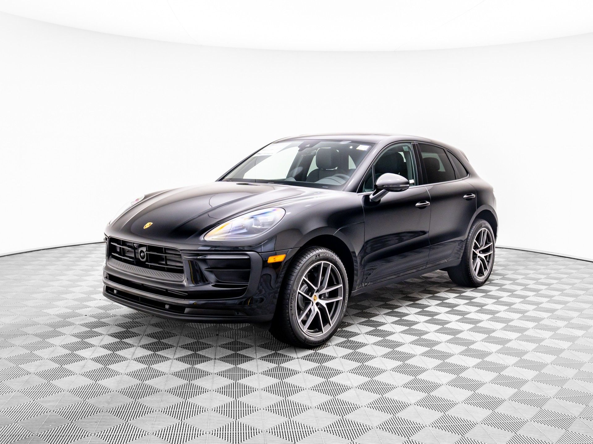 2025 Porsche Macan's photo