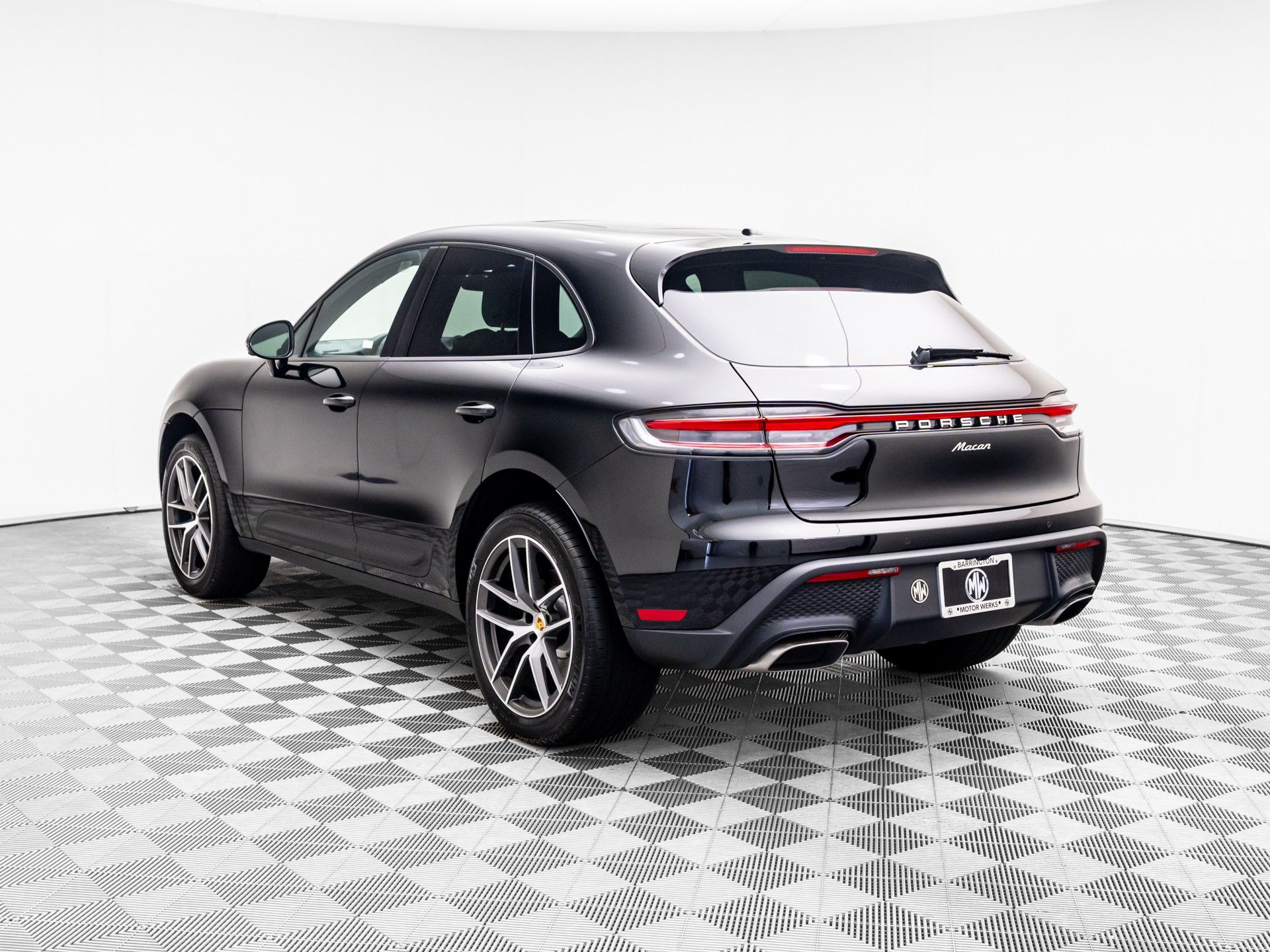 2025 Porsche Macan T photo 3