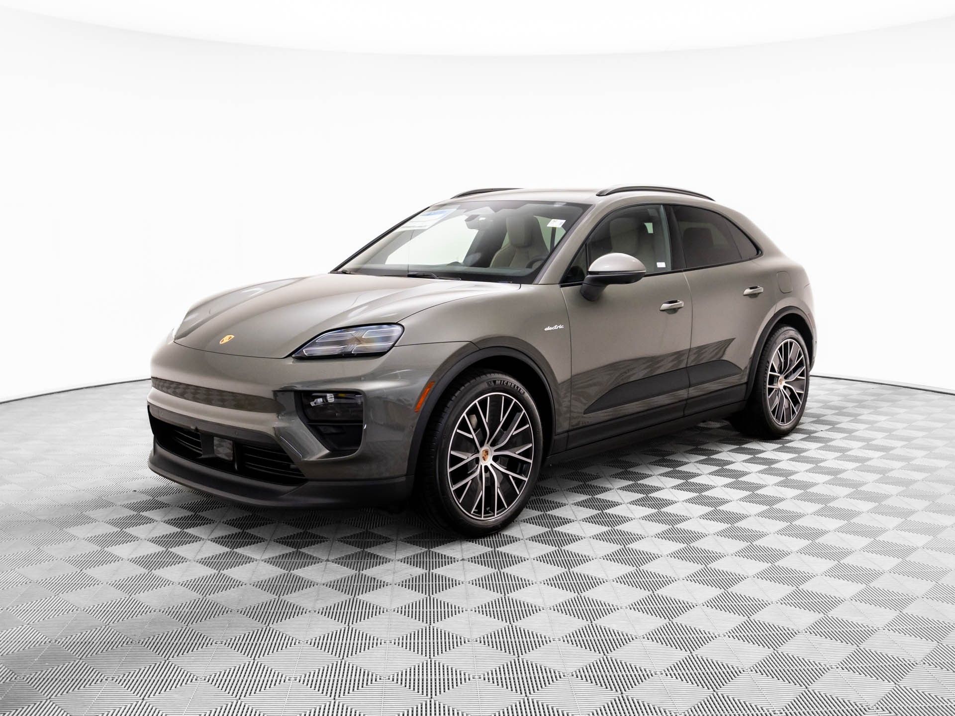 2025 Porsche Macan Base