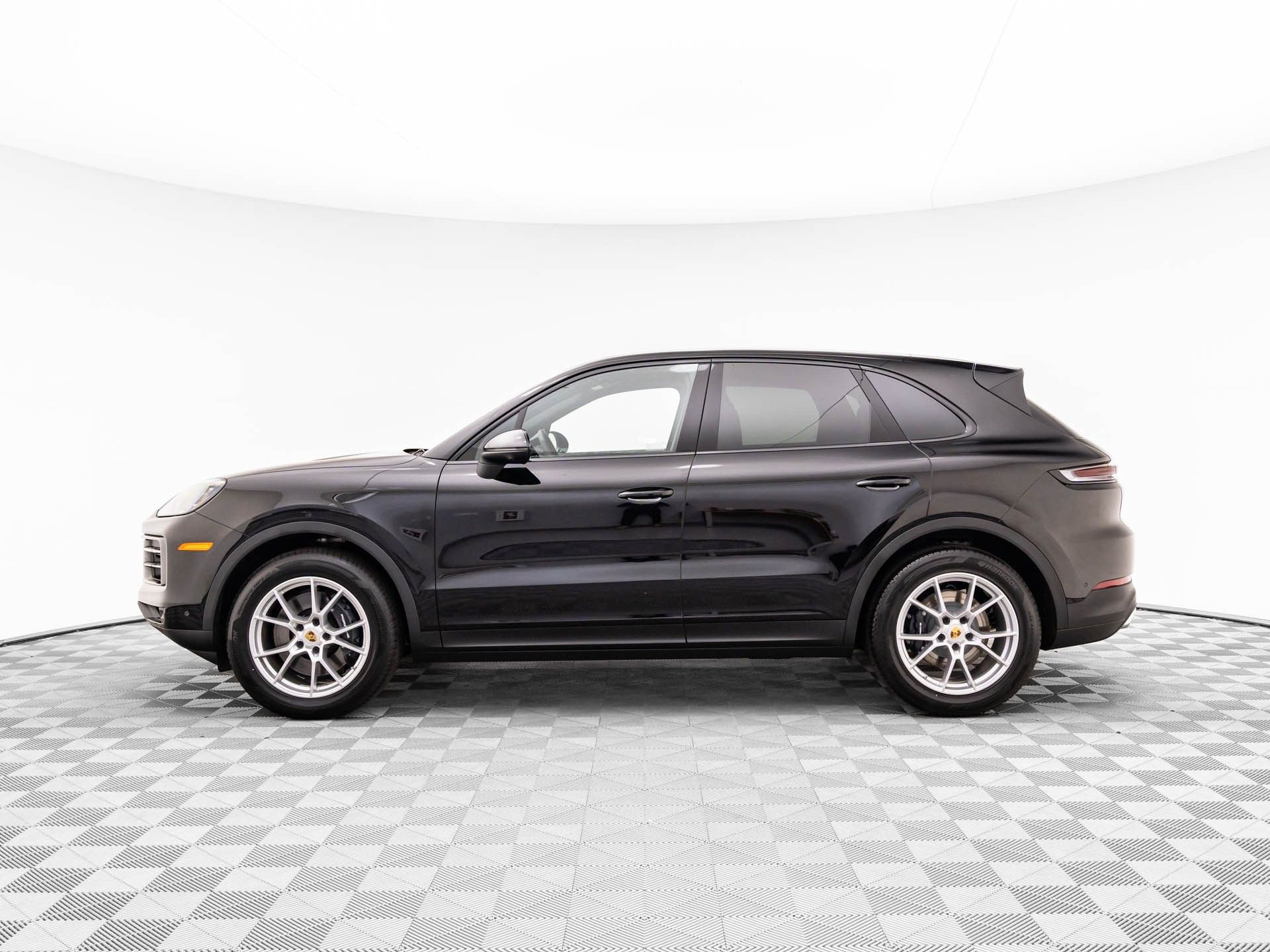 2024 Porsche Cayenne photo 2