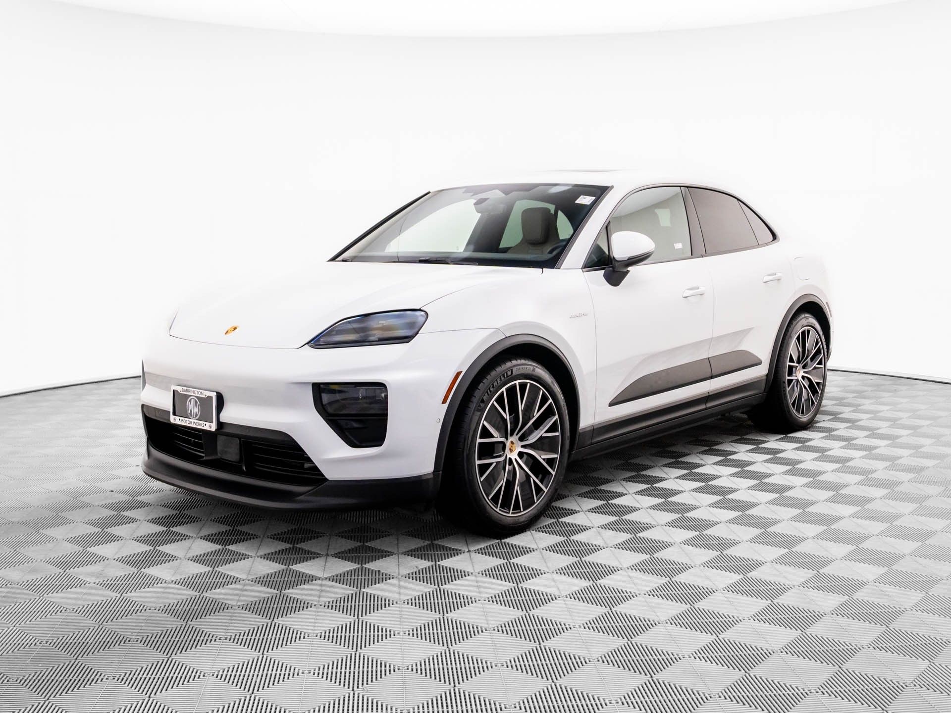 2025 Porsche Macan Base's photo