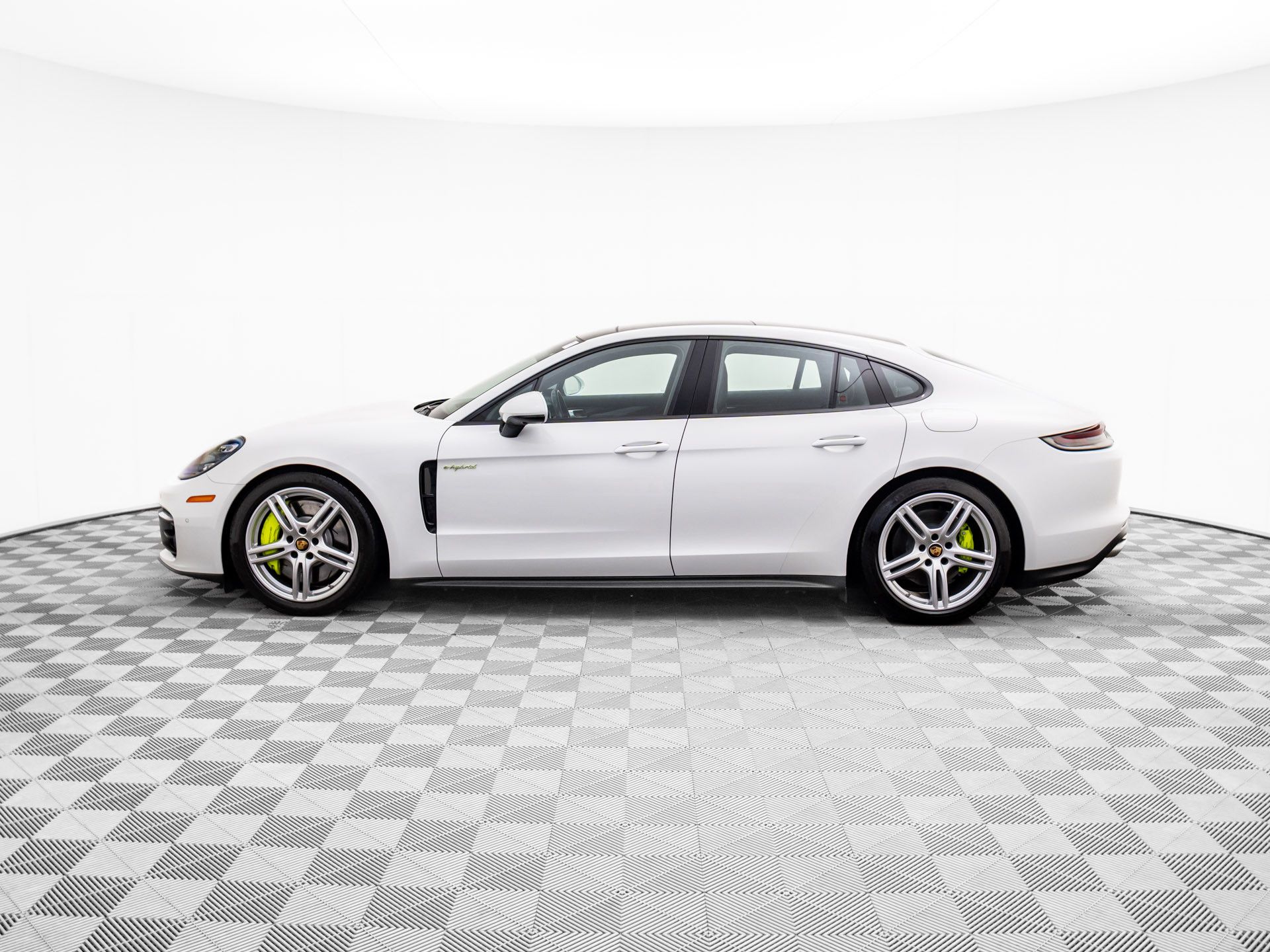 2021 Porsche Panamera E-Hybrid 4S photo 2