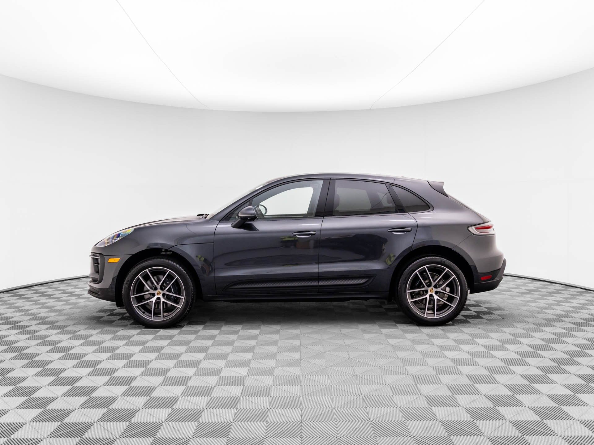 2025 Porsche Macan T photo 2