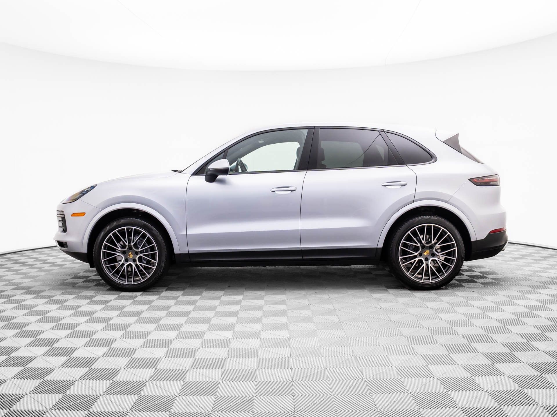 2019 Porsche Cayenne photo 2